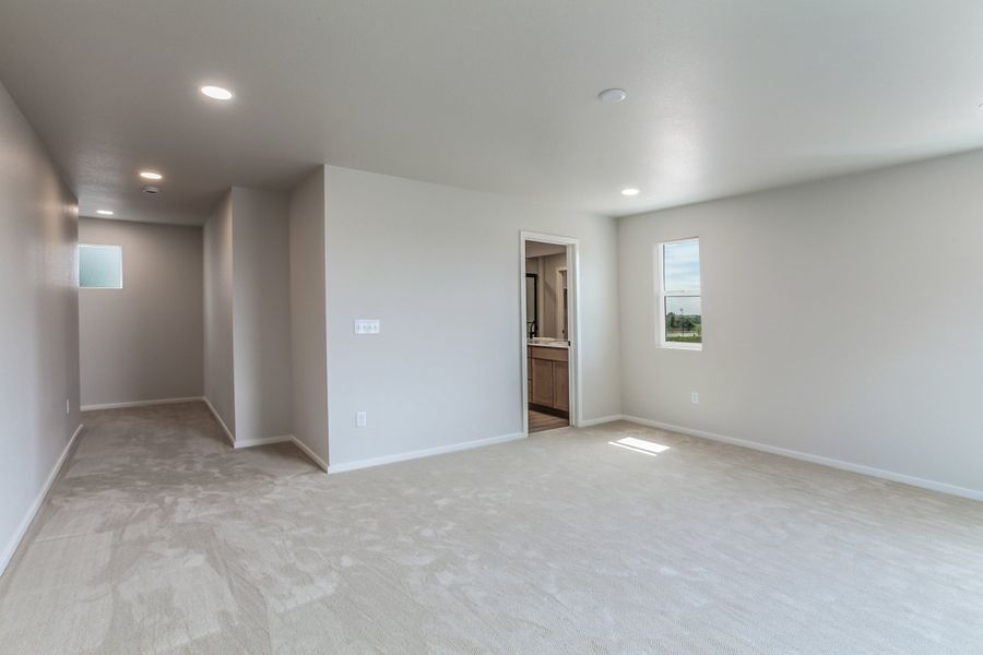 Spacious, unfurnished interior of a new home in Trailside, Timnath (Image 19).