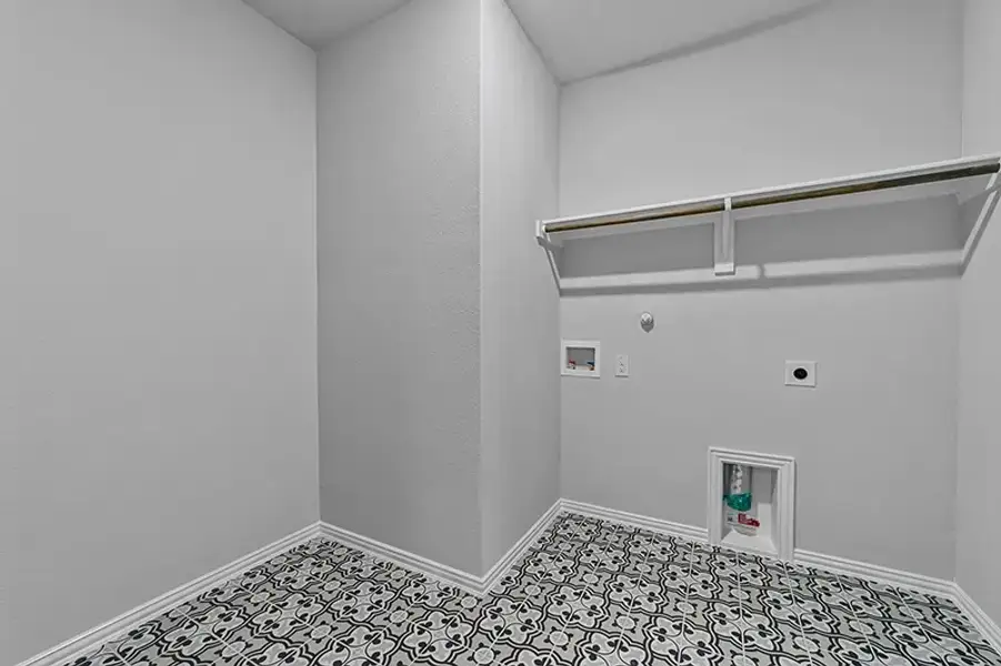 Spacious, unfurnished interior of a new home in Rolling Ridge, Van Alstyne (Image 16).