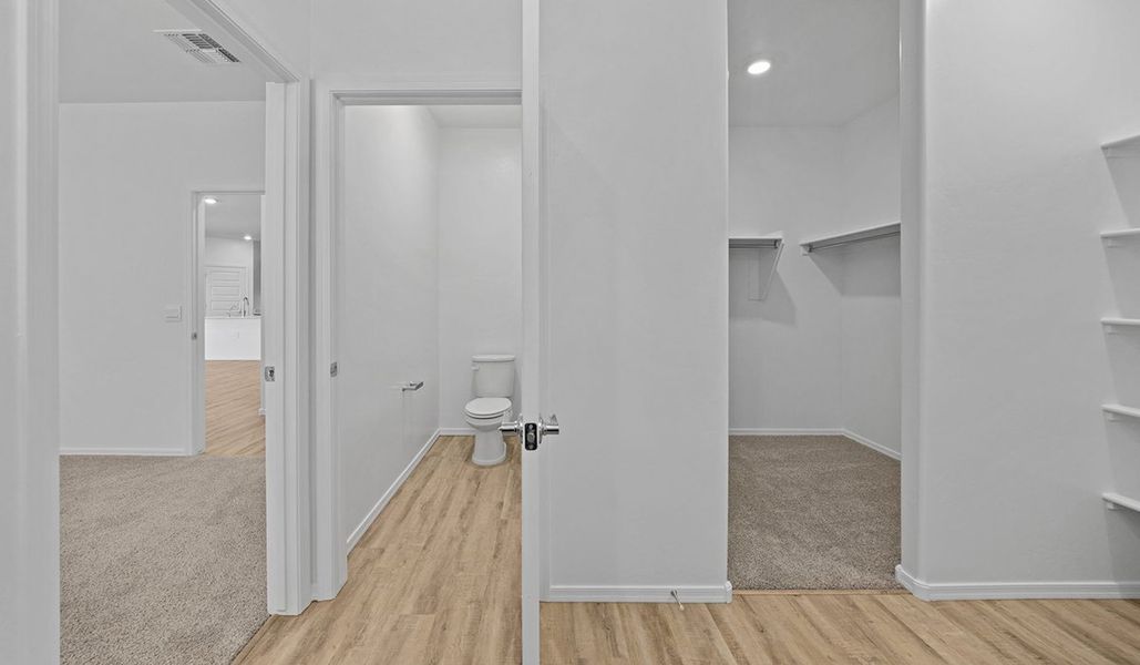 Representative unfurnished interior of a home built from the Lakeway - H40L by D.R. Horton in Sycamore Vista, Vail (Image 36).