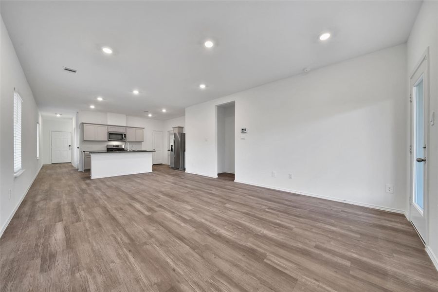 Spacious, unfurnished interior of a new home in Breckenridge Forest, Spring (Image 17).