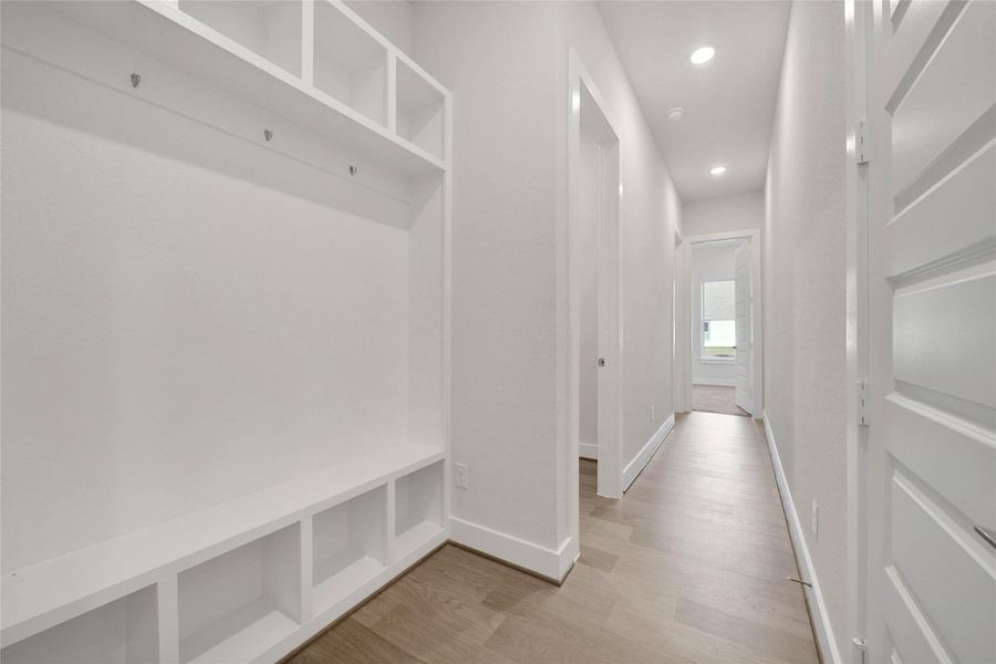 Spacious, unfurnished interior of a new home in Magnolia Bend, Rosharon (Image 35).