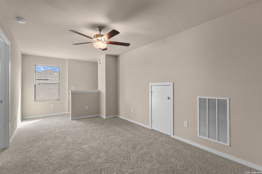 Spacious, unfurnished interior of a new home in Garden Grove, San Antonio (Image 33). Spacious, unfurnished interior of a new home in Garden Grove, San Antonio (Image 33).