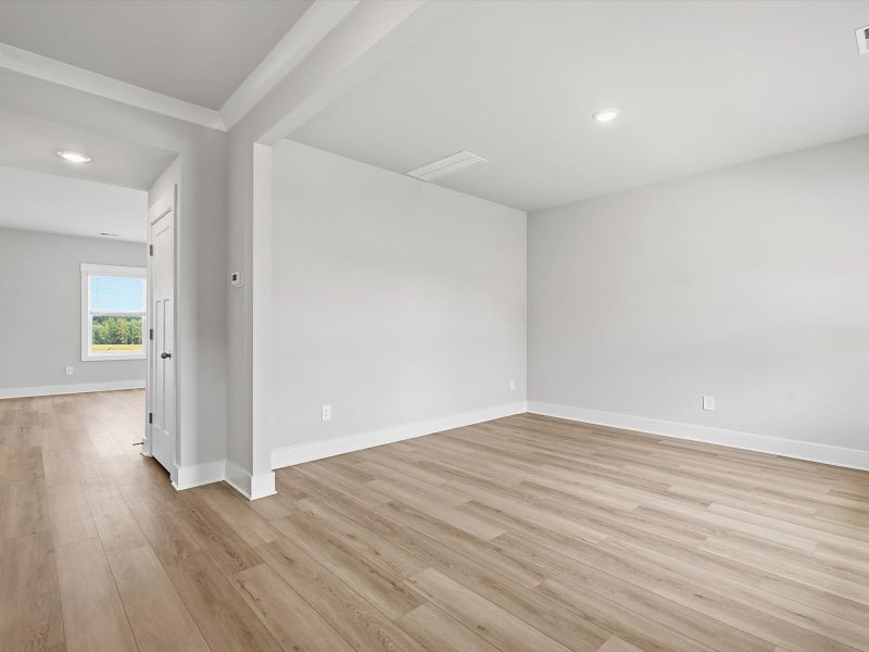 Spacious, unfurnished interior of a new home in Ashby Woods, Boiling Springs (Image 12).