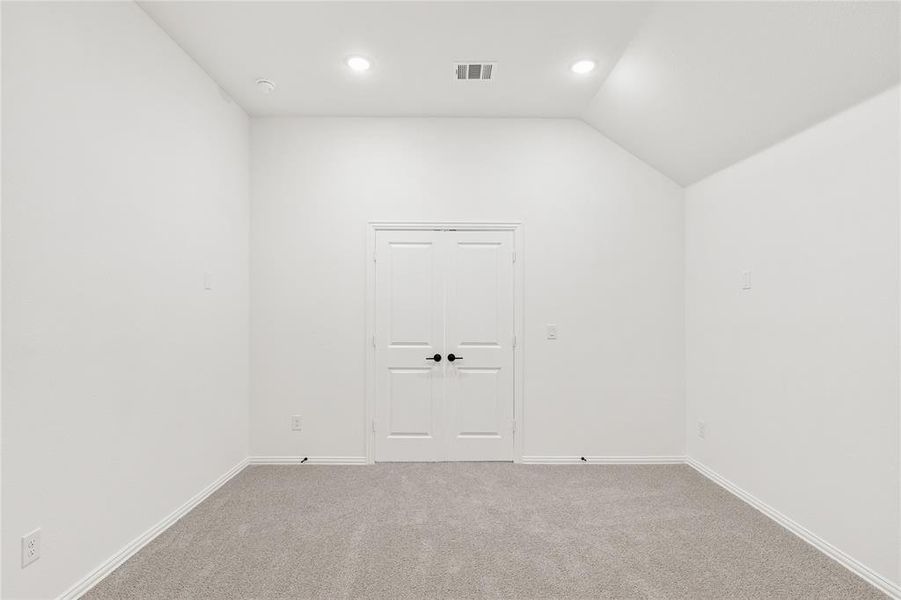 Spacious, unfurnished interior of a new home in Willow Wood, McKinney (Image 36).