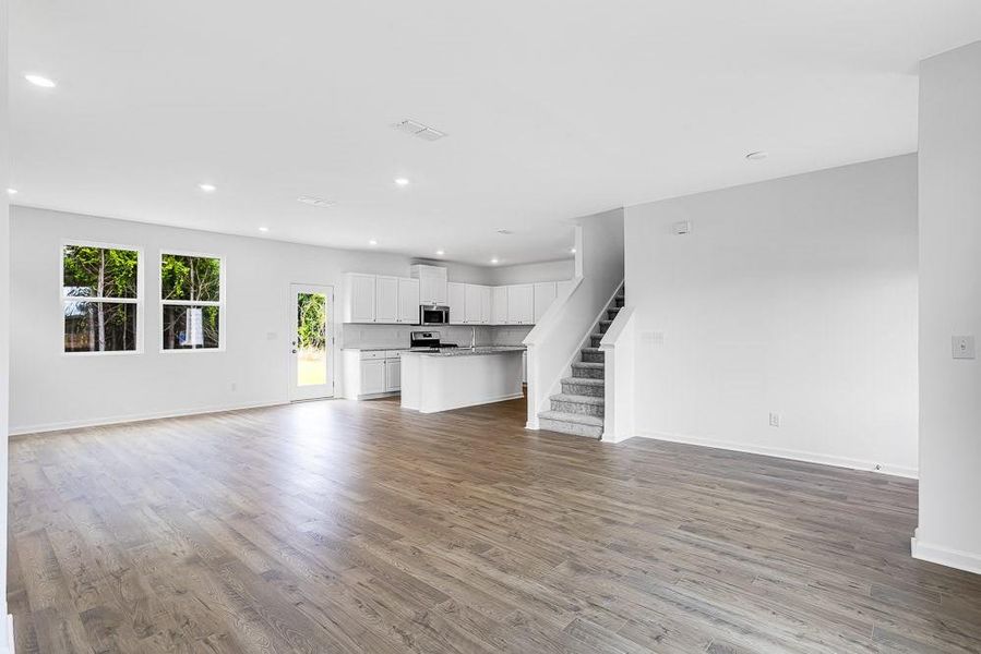 Spacious, unfurnished interior of a new home in Heritage River, Euharlee (Image 36). Spacious, unfurnished interior of a new home in Heritage River, Euharlee (Image 36).