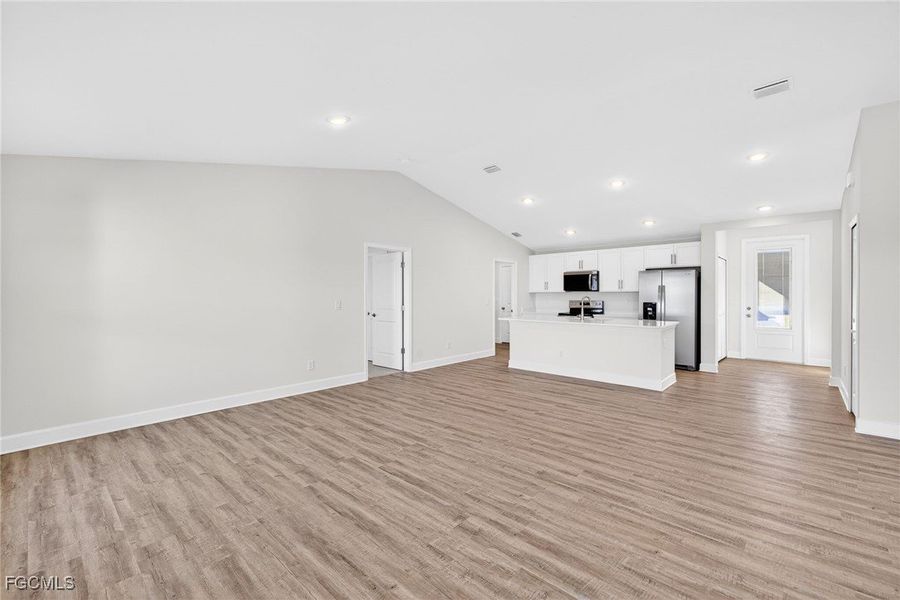 Spacious, unfurnished interior of a new home in Cape Coral, Cape Coral (Image 19).