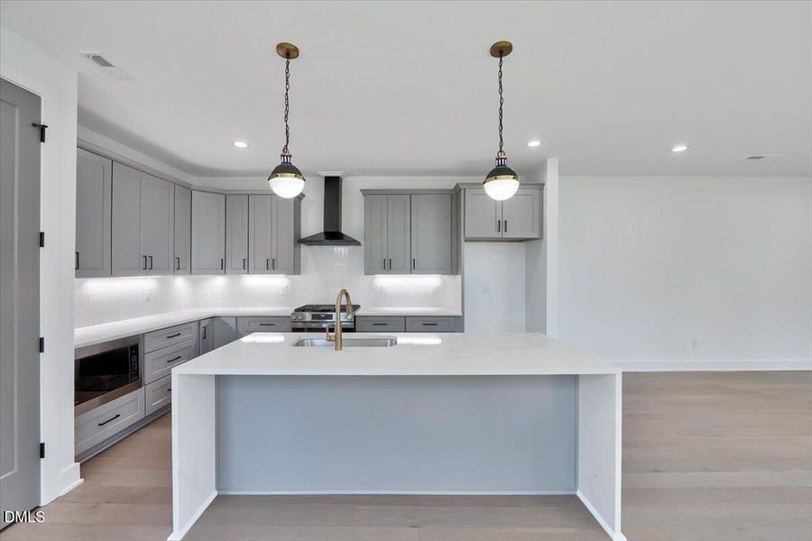 13-732 Hopkins St-13