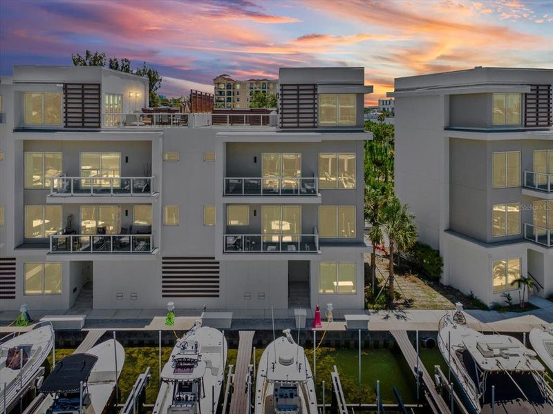 Condo located in Clearwater, FL showcasing its design and architecture (Image 29).