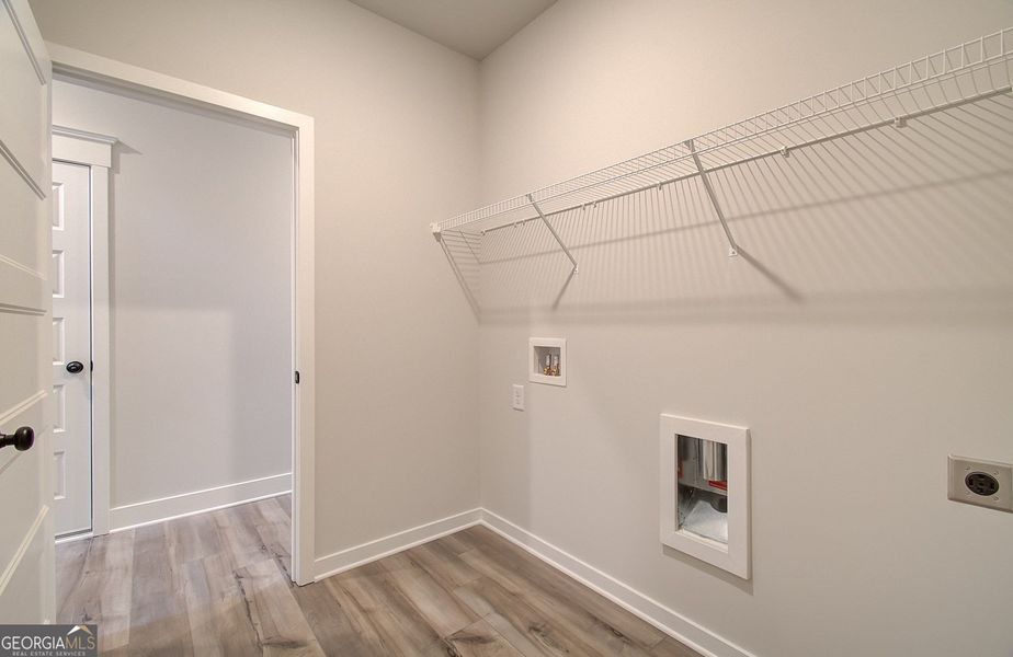 Spacious, unfurnished interior of a new home in Ponderosa Farms Reserve, Gainesville (Image 30).