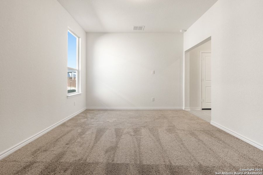 Spacious, unfurnished interior of a new home in Knox Ridge, Converse (Image 8).