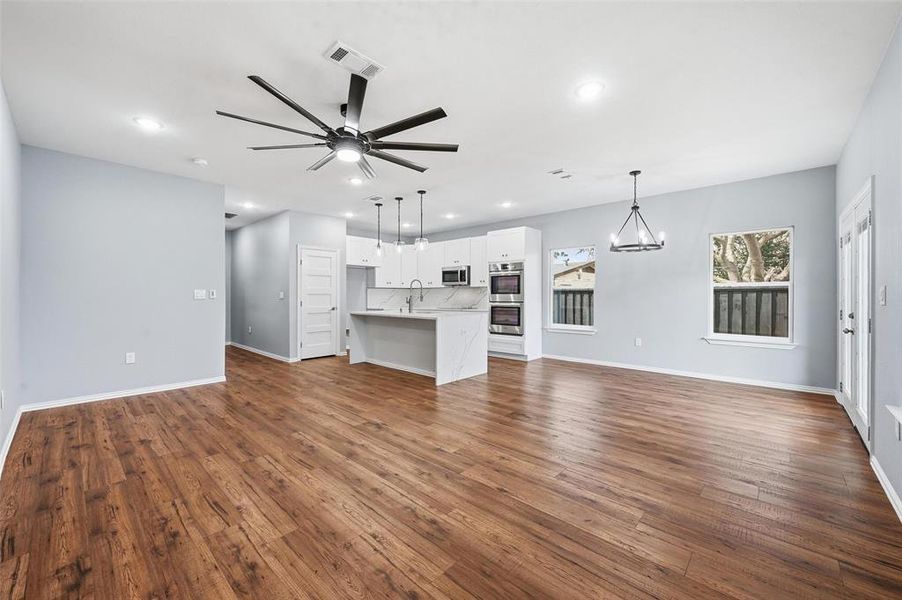 Spacious, unfurnished interior of a new home in , Farmers Branch (Image 30).