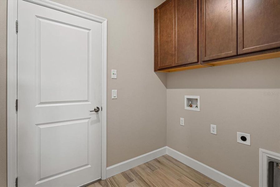 Spacious, unfurnished interior of a new home in Park East at Azario, Bradenton (Image 21).