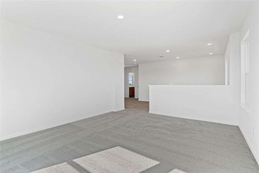 Spacious, unfurnished interior of a new home in Vida Costera, Texas City (Image 17).