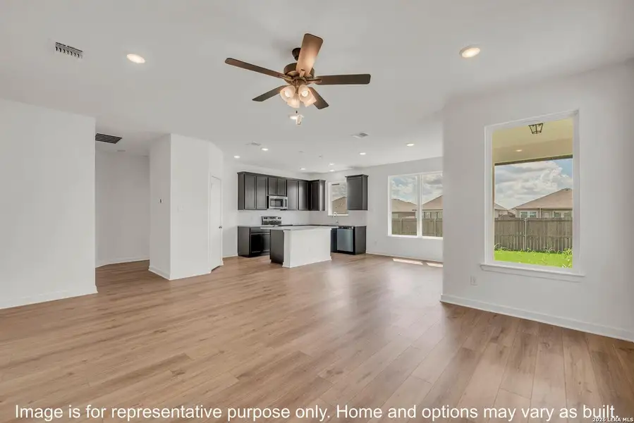 Spacious, unfurnished interior of a new home in Arroyo Ranch, Seguin (Image 7). Spacious, unfurnished interior of a new home in Arroyo Ranch, Seguin (Image 7).