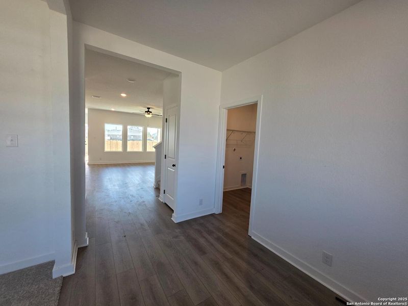 Spacious, unfurnished interior of a new home in , Schertz (Image 24).