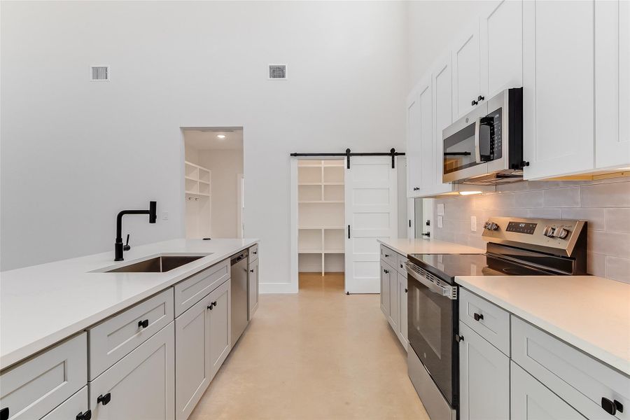 Furnished interior view inside a new home in , Marble Falls (Image 9).