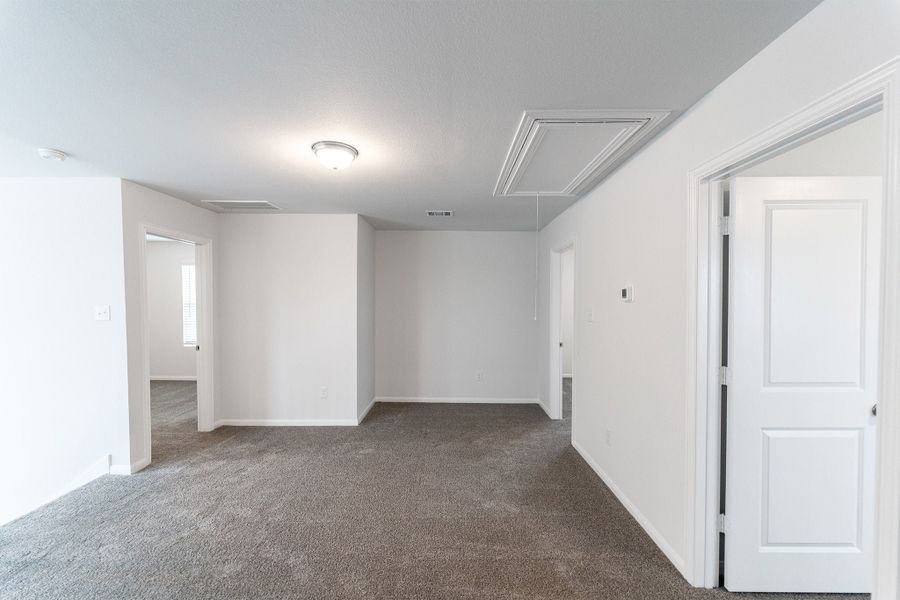 Spacious, unfurnished interior of a new home in Briarwood, Elgin (Image 14).