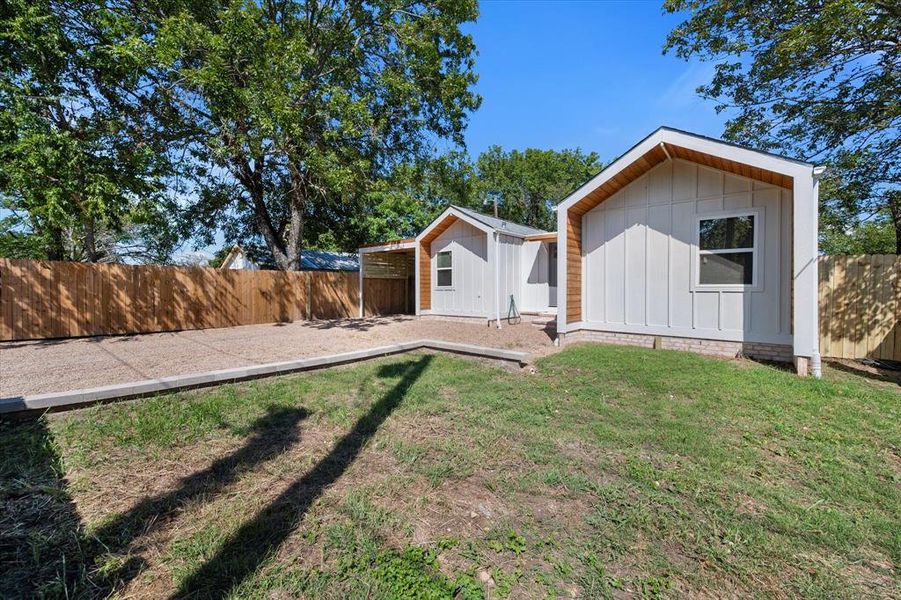 Exterior details and patio area of a home in , Mexia (Image 20).