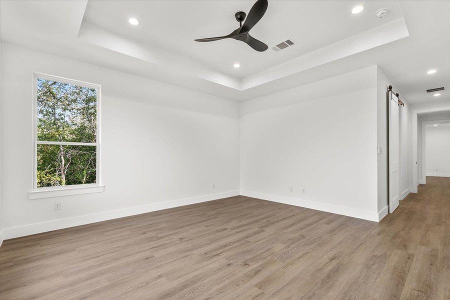 Spacious, unfurnished interior of a new home in , Bastrop (Image 25).