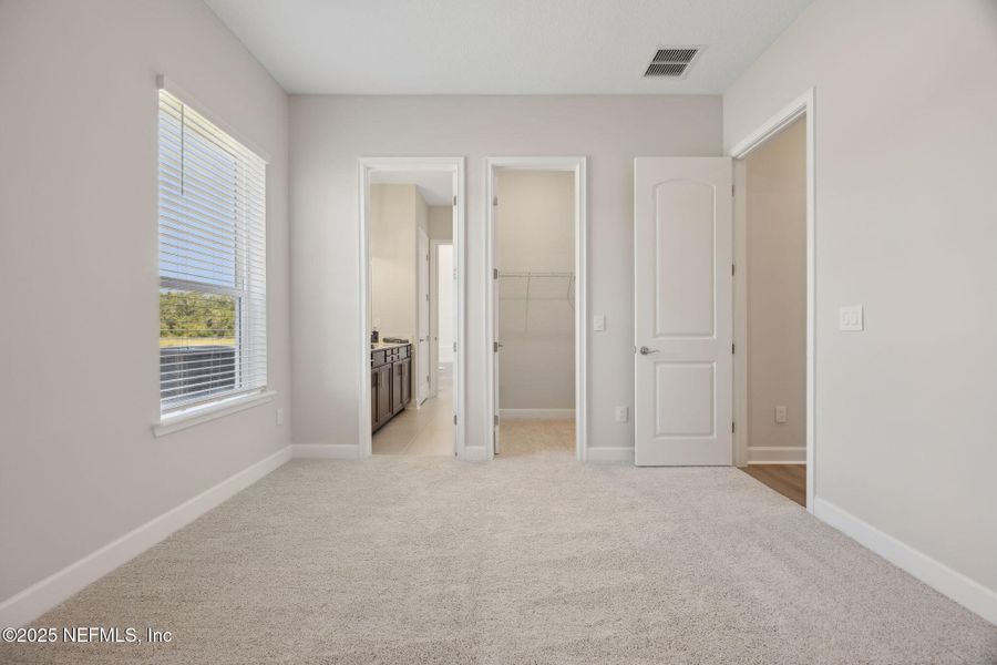 Spacious, unfurnished interior of a new home in Katie Cove, Jacksonville (Image 29).
