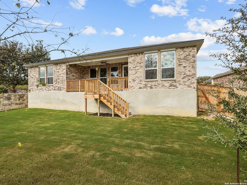 Exterior details and patio area of a home in Ladera, San Antonio (Image 3).