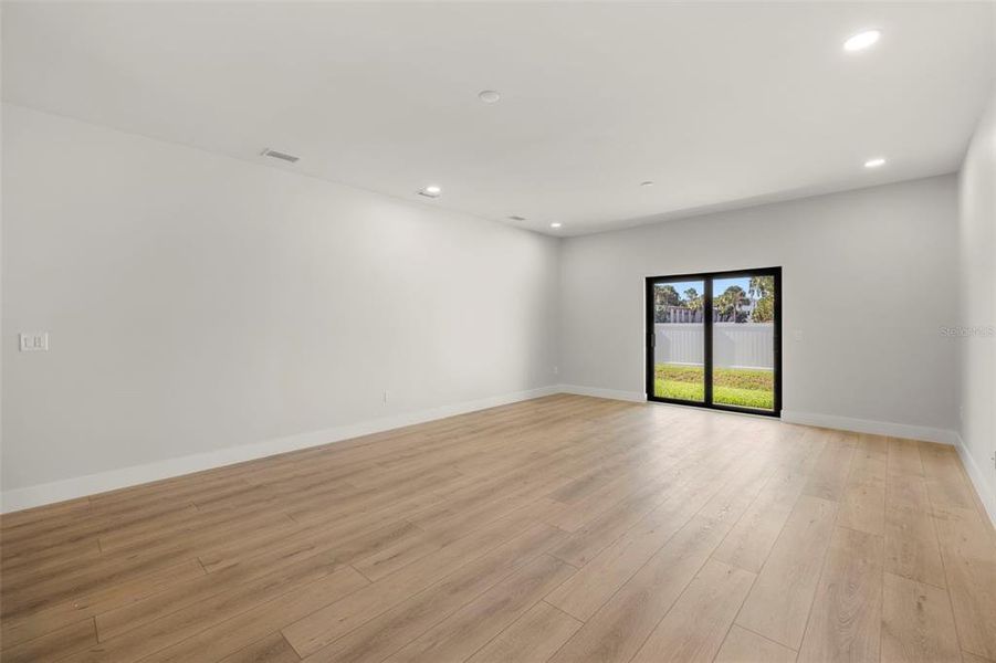 Spacious, unfurnished interior of a new home in , Tampa (Image 17).