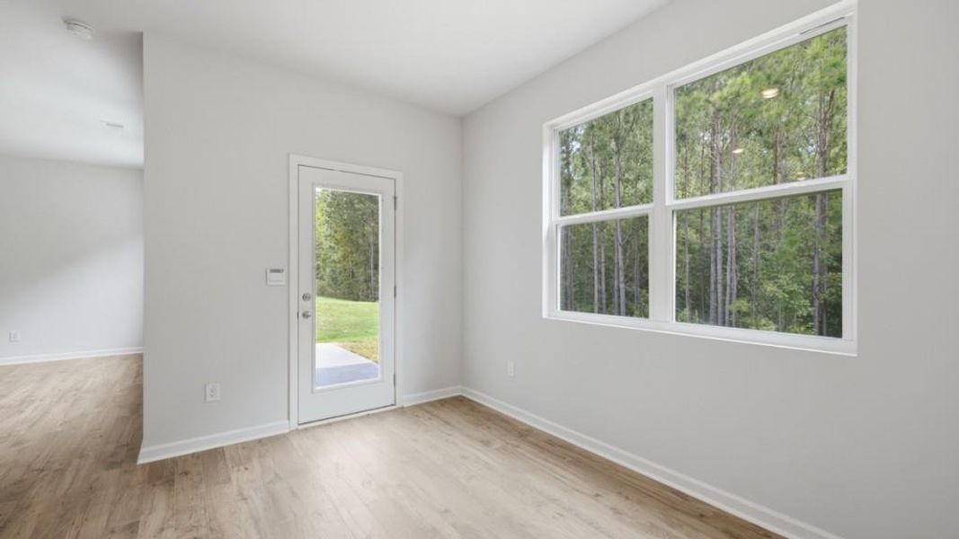 Spacious, unfurnished interior of a new home in Oaks at Cedar Grove, Fairburn (Image 24).