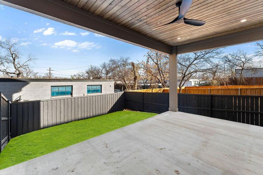 Exterior details and patio area of a home in , Dallas (Image 26).