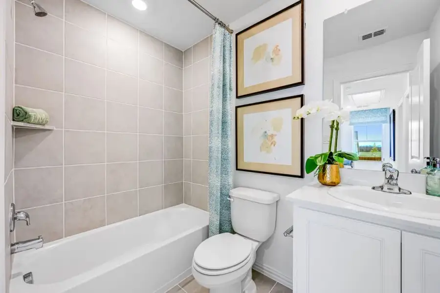 Furnished interior view inside a new home in Madero 50s, Fort Worth (Image 18).
