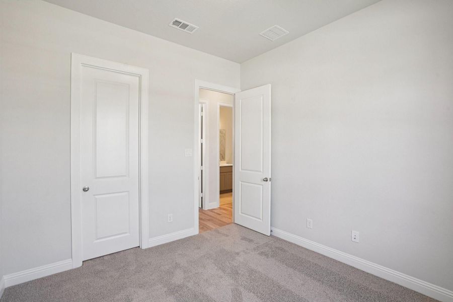 Spacious, unfurnished interior of a new home in Sienna 65', Missouri City (Image 24). Spacious, unfurnished interior of a new home in Sienna 65', Missouri City (Image 24).