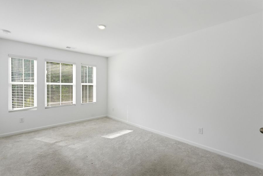 Spacious, unfurnished interior of a new home in , North Charleston (Image 16).
