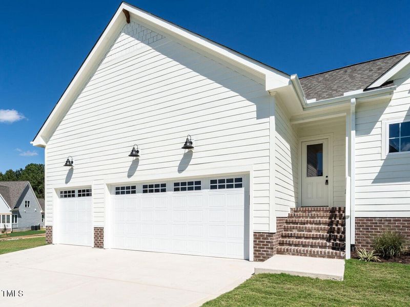 037-1280x960-three-car-garage