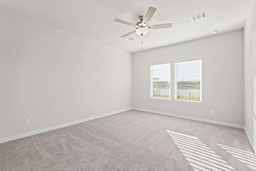 Spacious, unfurnished interior of a new home in Woodshore, Clute (Image 28).