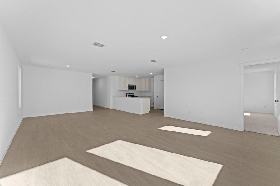 Spacious, unfurnished interior of a new home in Friendship Oaks, Fredericksburg (Image 24).