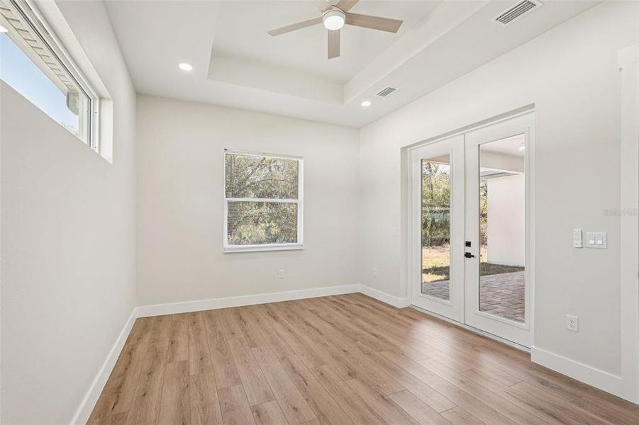 Spacious, unfurnished interior of a new home in , Port Charlotte (Image 29).