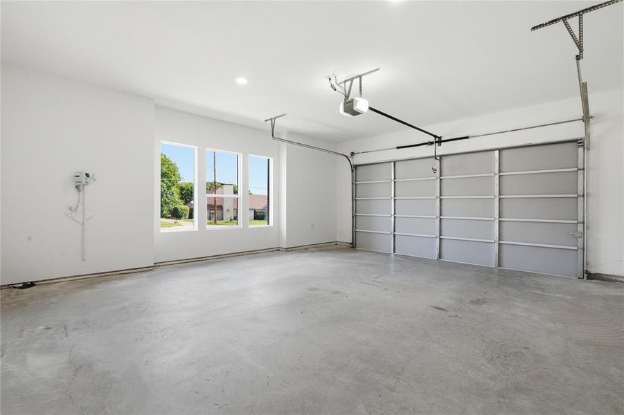 Spacious, unfurnished interior of a new home in , Dallas (Image 28).