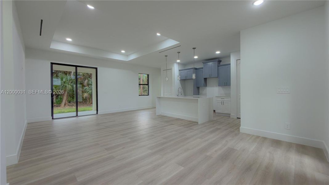 Spacious, unfurnished interior of a new home in , Fort Myers (Image 9).
