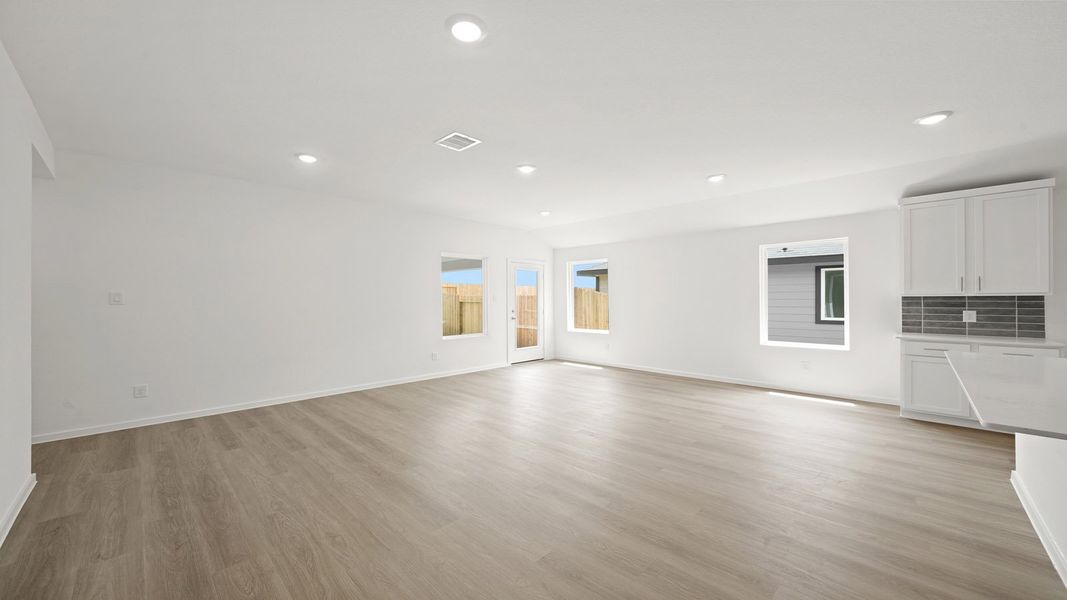 Spacious, unfurnished interior of a new home in Chapel Lakes, Montgomery (Image 14).