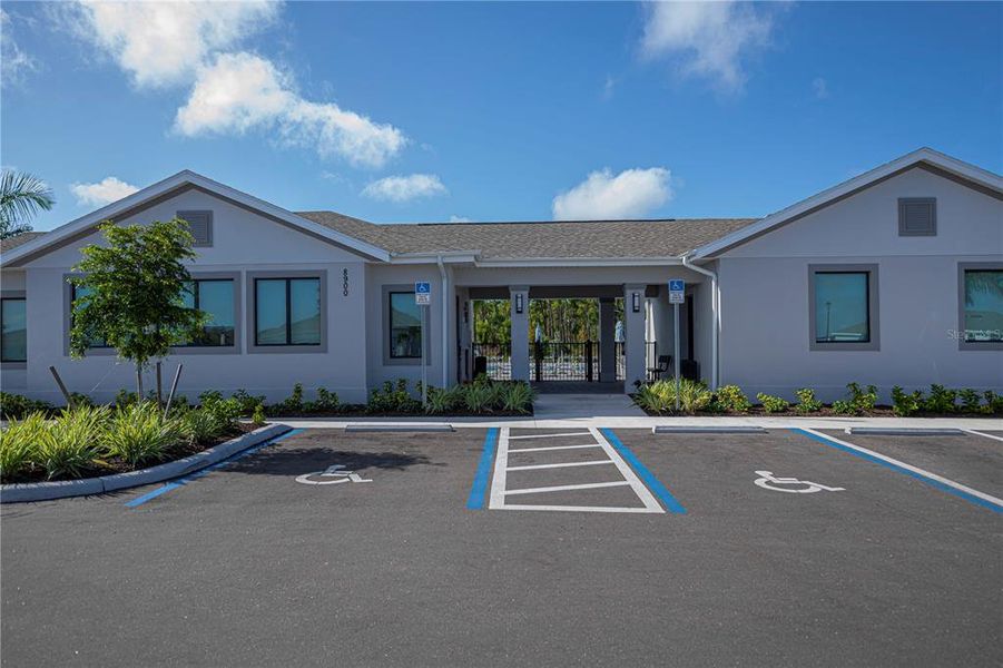 Community amenities in , Englewood (Image 37).