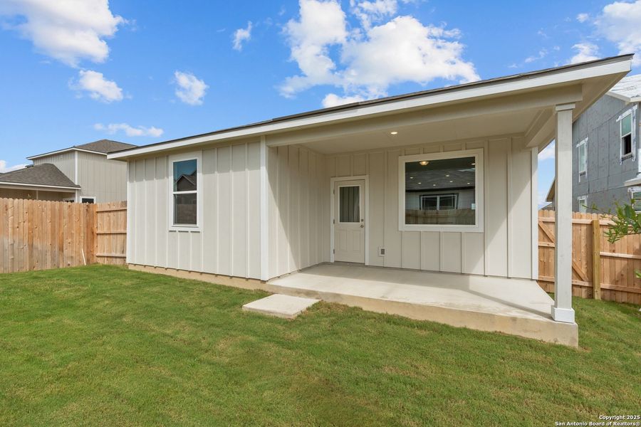 Front exterior of a new home in Highland Ridge, New Braunfels, TX, highlighting curb appeal (Image 2). Front exterior of a new home in Highland Ridge, New Braunfels, TX, highlighting curb appeal (Image 2).