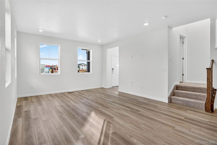 2118 Wagon Wheel Aly ~ Ready Now