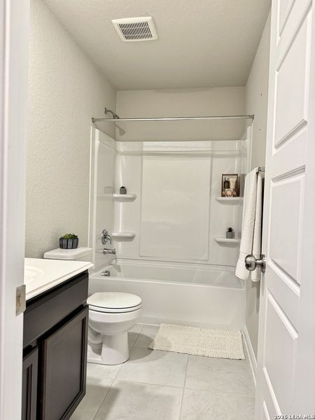 Furnished interior view inside a new home in Jordan's Ranch, San Antonio (Image 12).