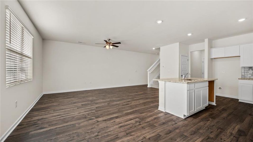 Spacious, unfurnished interior of a new home in Inverness at Sugarloaf, Lawrenceville (Image 23).