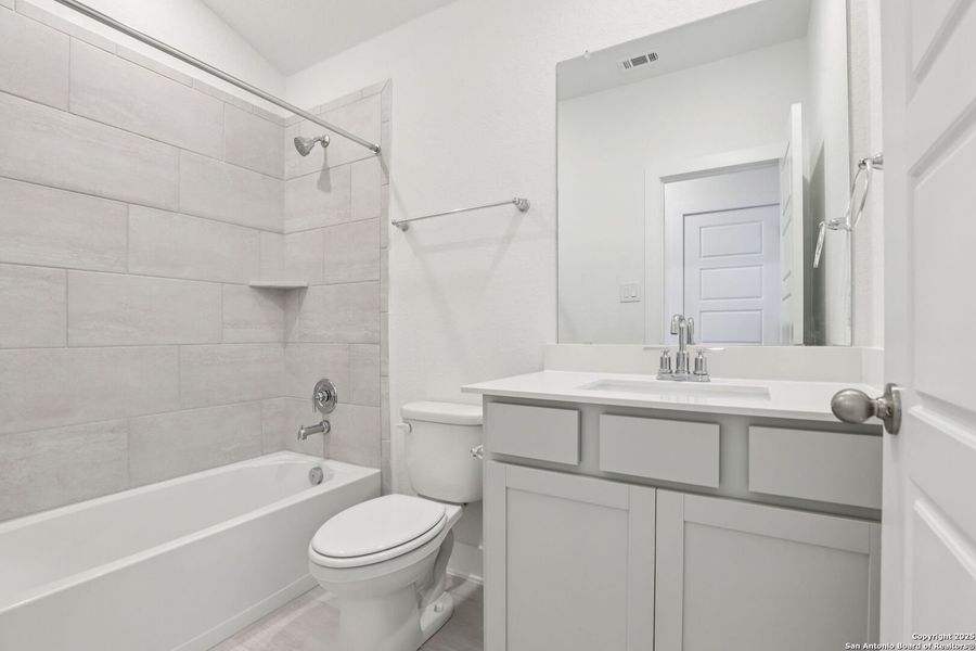 Furnished interior view inside a new home in Comanche Ridge, San Antonio (Image 8). Furnished interior view inside a new home in Comanche Ridge, San Antonio (Image 8).