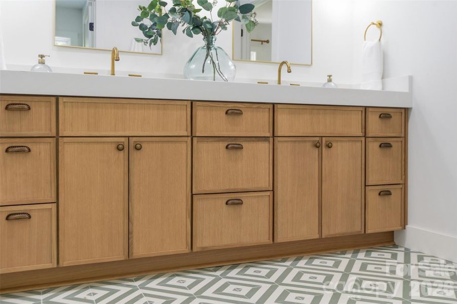 Customizable Full Bath