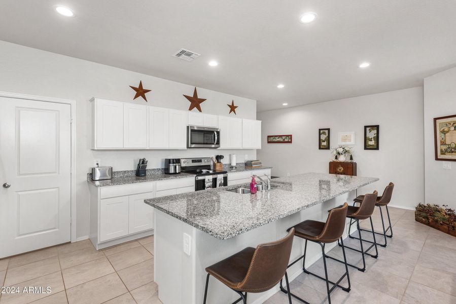 10-White Shaker cabinets