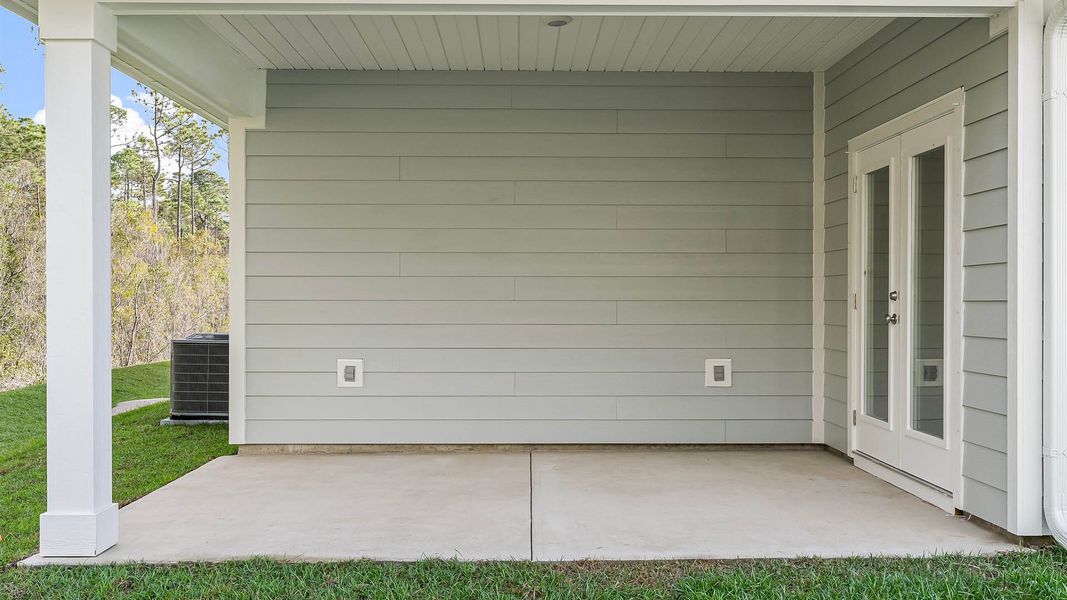 Representative exterior details of a home built from the The Kennedy by D.R. Horton in Titus Park, Panama City (Image 4).