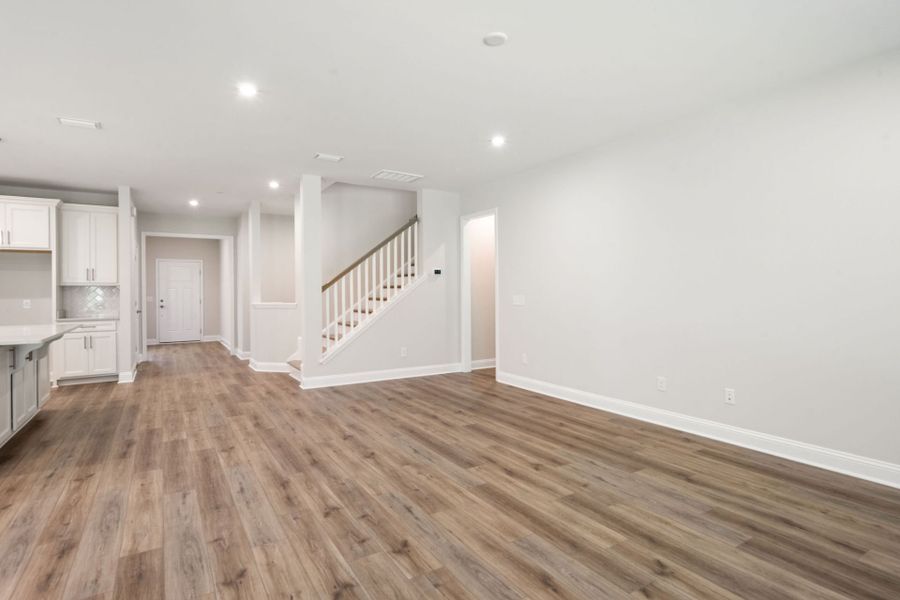 Spacious, unfurnished interior of a new home in Waterways, Richmond Hill (Image 22).