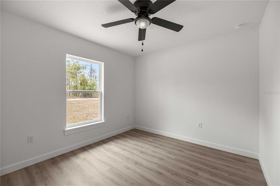 Spacious, unfurnished interior of a new home in , Dunnellon (Image 9).