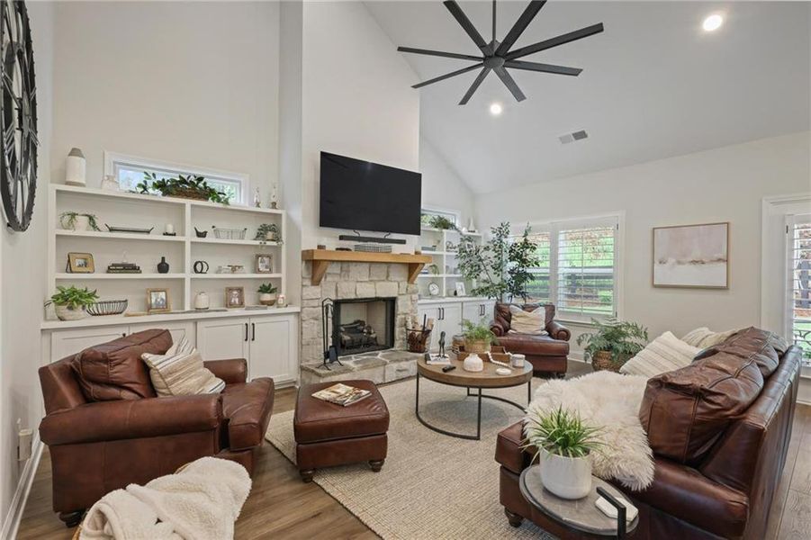 Furnished interior view inside a new home in , Dallas (Image 8).